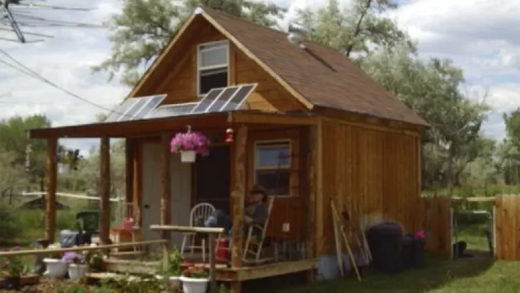 The $2,000 Off Grid Homestead 1 Off Grid Homestead